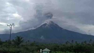 BMKG Peringatkan Potensi Banjir Lahar Hujan Gunung Lewotobi